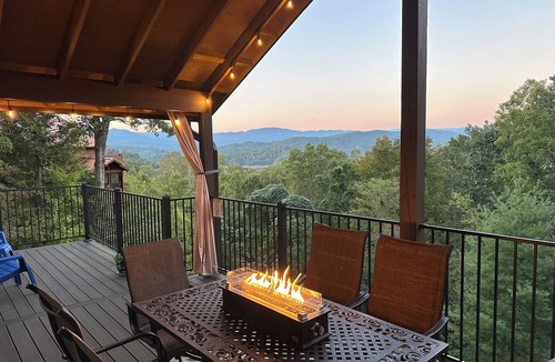 Unaka House | Mountain & Lake views. Fall Festivals, Hike, Wine, Boat in Bear Paw. New Home.