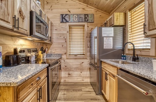 Cosby Cottage | Mountain Majesty- Pickleball Court, Creek, WIFI, Mountain Views, Starting at $69