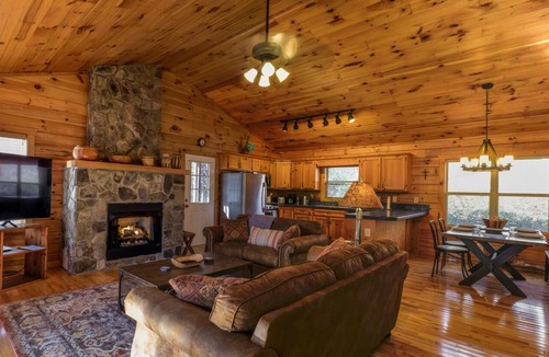 Mountain Springs Cabin | Mountain Retreat Log Cabin