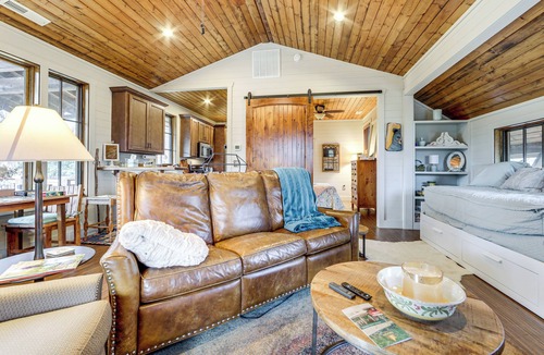 Tuckasegee Cabin | Mountain Retreat w/Community Perks in Glenville!
