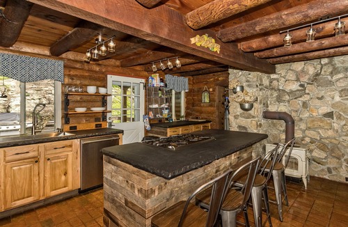Clyde Cabin | Mountain retreat wood log cabin near Max Patch.