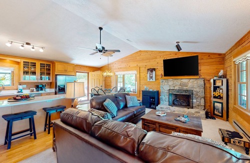 Waynesville House | Mountain view home with a furnished deck, gas fireplace, & washer/dryer