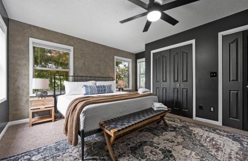 Dandridge House | Mountain View Lake House Hot Tub, Home Theater, Game Room, Fire Pit, Pet Friendly