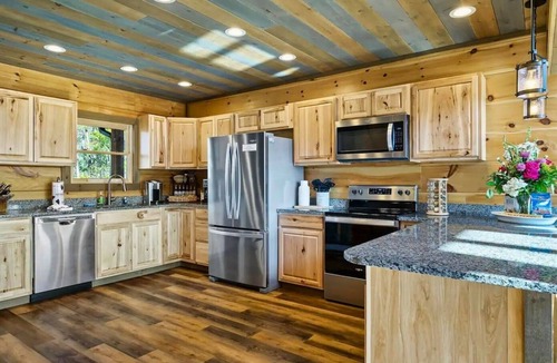 Sevierville House | Mountain Views | Heated | Pool Hot Tub | Luxurious