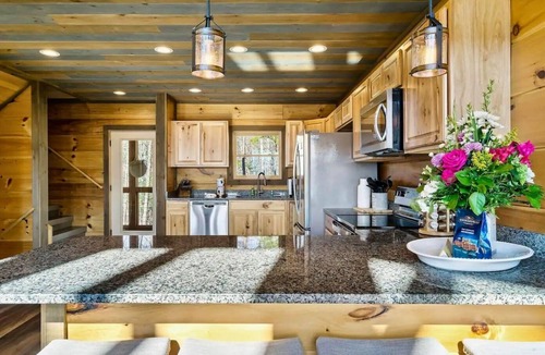 Sevierville House | Mountain Views | Heated | Pool Hot Tub | Luxurious