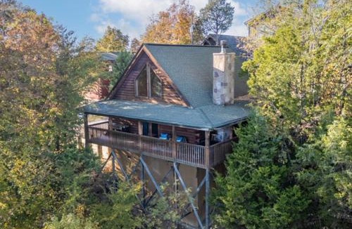 Sevierville House | Mountain Views Hot Tub Pizza Oven 8 Guests
