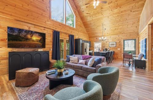 Sevierville House | Mountain Views Hot Tub Pizza Oven 8 Guests