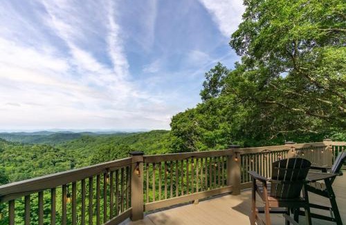 Wolf Laurel House | Movie Theater ~ Golf ~ Game Room ~ Hot Tub ~ Views