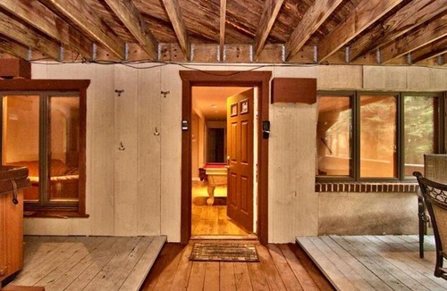 Pocono Pines Ski Chalet | Mt. Maplewood Split Lodge