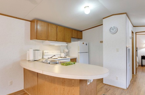 Waynesville Cabin | Mtn-View Deck! Resort Cabin 12 Mi to Waynesville