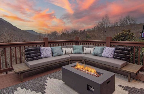 Waynesville Cabin | Mtn Views, HotTub, Sauna, Outdoor Theater, FirePit