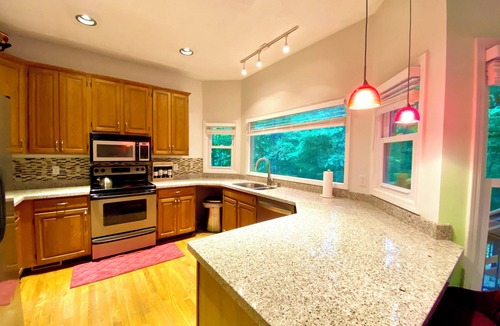 Douglasville House | Nature Lover's Retreat - Cozy Bedroom in Douglasville