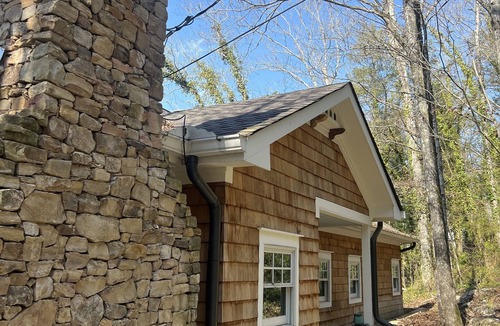 Guntersville House | Nature lover’s dream with this secluded waterfront cabin on Lake Guntersville!