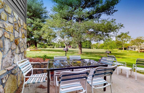 Baneberry House | Near Douglas Lake, 1st Floor Studio, Dog Friendly