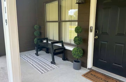 Westside House | Near Downtown - 3BR - Sleeps 7 - Great for Workers