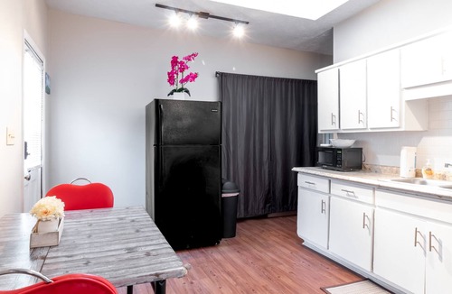 Columbus House | Near Downtown Sunny Sweetheart Unit