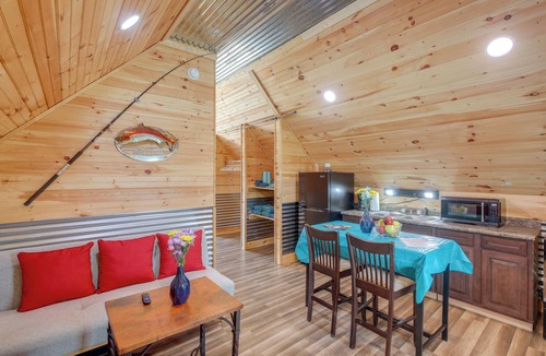 Bryant Apartment | Near Fall Foliage: Retreat w/Hot Tub in Alabama