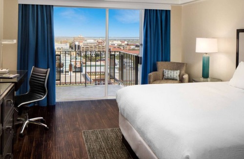 Historic Downtown Savannah Hotel | Near Forsyth Park | Rooftop Pool & City Strolls