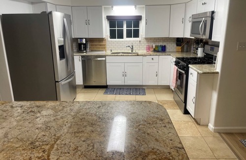 Los Duranes House | Near-North Valley Oasis! Sleeps 11! Easy Access to I-40, Pool, Hot tub, AC/Heat