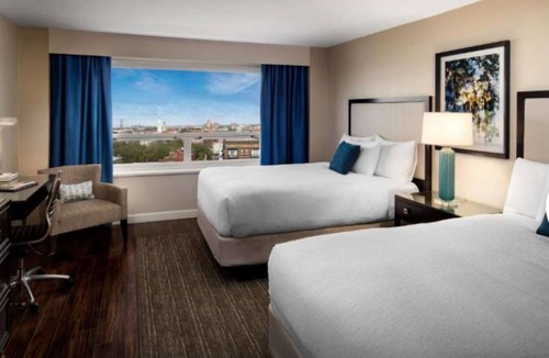 Historic Downtown Savannah Hotel | Near River Street | Rooftop Pool. Bar + Dining