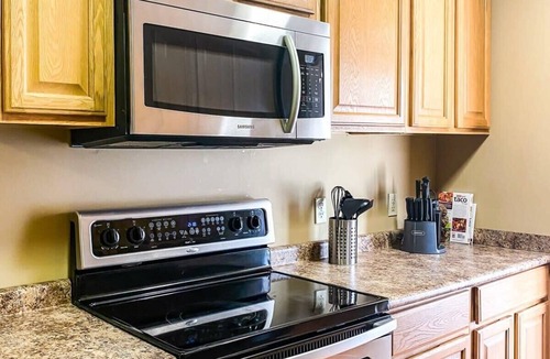Madison House | Near Space Center- Mahan Splashdown