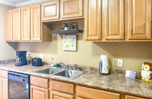 Madison House | Near Space Center- Mahan Splashdown
