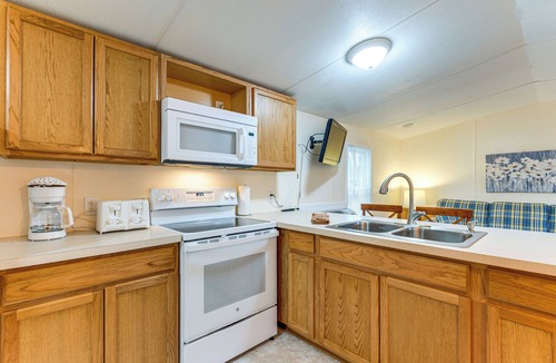 Waynesville House | Near Trails & Slopes! Relaxed Waynesville Retreat