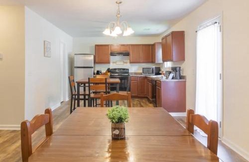 Columbus House | Neighboring Fort Benning The Modern Guest House Sleeps 13