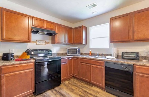 Columbus House | Neighboring Fort Moore - The Modern Guest House