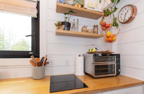 Alexander House | Nestled in the mountains, this cozy tiny home is 15 minutes to Asheville.
