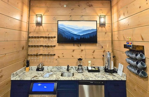 Sevierville Apartment | NEW 12br Lux Lodge Private Pool-mtn Views