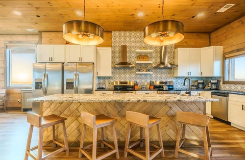 Sevierville Apartment | NEW 12br Lux Lodge Private Pool-mtn Views