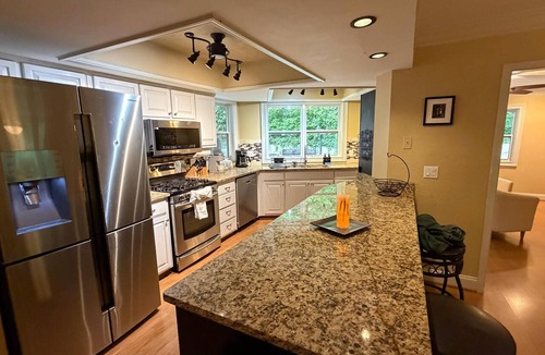 Marietta House | NEW 5BR 10-12 guests Fenced Yard, BBQ, Fire Pit