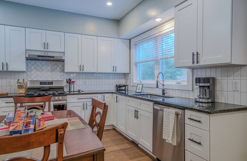 Asheville Cottage | New! Adorable Cottage 10 min to Downtown Asheville