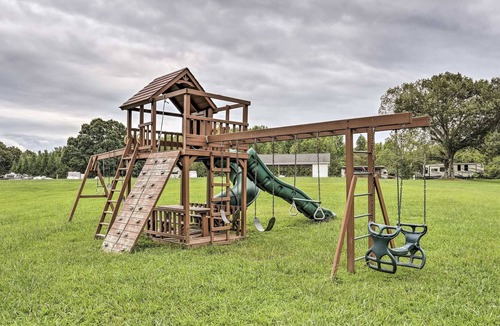 Winchester Cabin | NEW! Airy Winchester Cabin: 1 Mi to State Park!