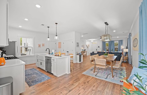 Charleston House | New Build | Close to DT & Beaches | 4 BR 10 Guests