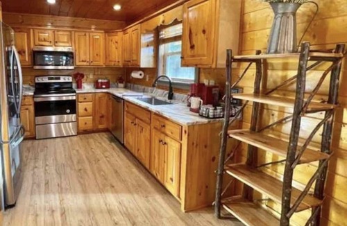 Sevierville Cabin | New “Crazy Amazing Cabin”, KingBeds