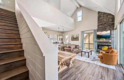 Sevierville Apartment | NEW Lake Cabin Sleeps 14 Indoor Pool Hot Tub