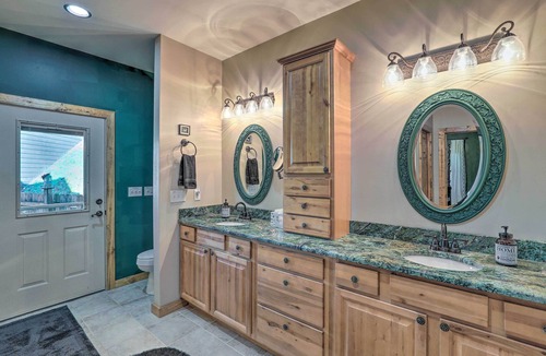 Mars Hill House | NEW! Laurel Creek Lodge w/ Hot Tub & Creek Access!