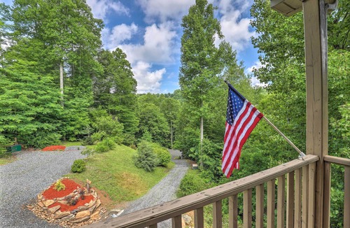 Mars Hill House | NEW! Laurel Creek Lodge w/ Hot Tub & Creek Access!