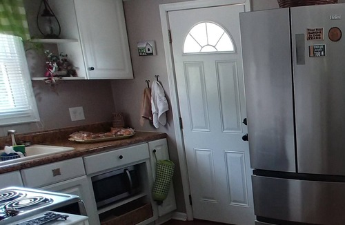 Lenoir Cottage | NEW LISTING ♥ Quiet Cottage Nestled in the Foothills - Pet Friendly! ♥