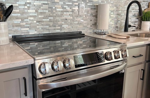 Auburn House | New Luxury 1BR Cottage in Downtown Auburn! (Cottage A)