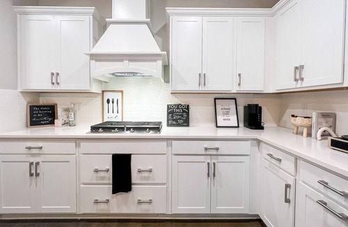 Belle Mina House | New Luxury 3BD/King Suite Near Mid City, Toyota Stadium and Redstone Gate