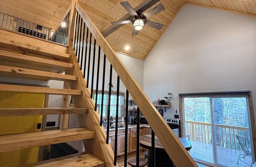 Rocky Grove Cabin | NEW Modern Cabin, King Bed, Fire Pit, Full Kitchen