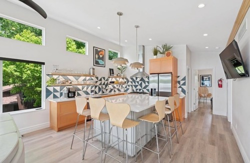 La Porte House | New! Modern lakeside retreat-hot tub-trails-kayak