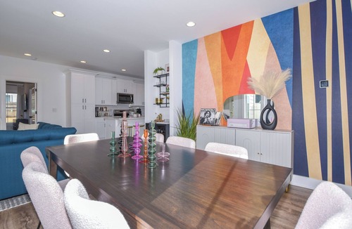 Auburn Cottage | New! Nova's Nook 3BR cottage in Auburn that sleeps 10 with fenced yard!
