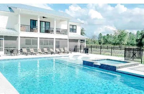 Atkinson House | NEW Red River Estate, Luxurious 5 BR home w/pool!