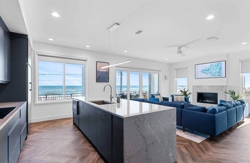 New Smyrna Beach House | New Smyrna Modern Beach House/Oceanfront/Beach