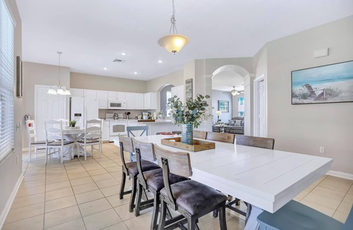 Windsor Hills House | *NEW*Theater, FREE Resort, 3 King, WDW Close!