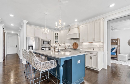 Eatonton House | Newer construction, professionally decorated on the water.